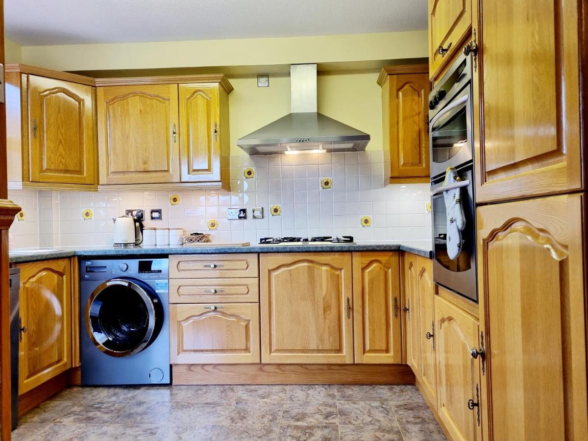 Inverness City 3 Bedroom House Free Parking Eksteriør bilde